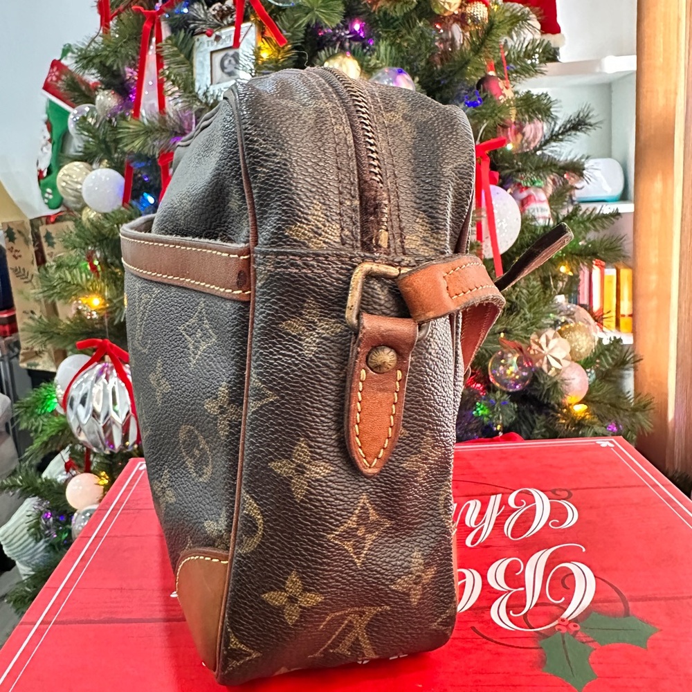 Louis Vuitton Brown Monogram Messenger Bag - Picture 4 of 17